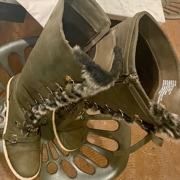 SOLD!!Jylan very cool combat lace-up/zip boot size 8 1/2 - Picture 2 of 7